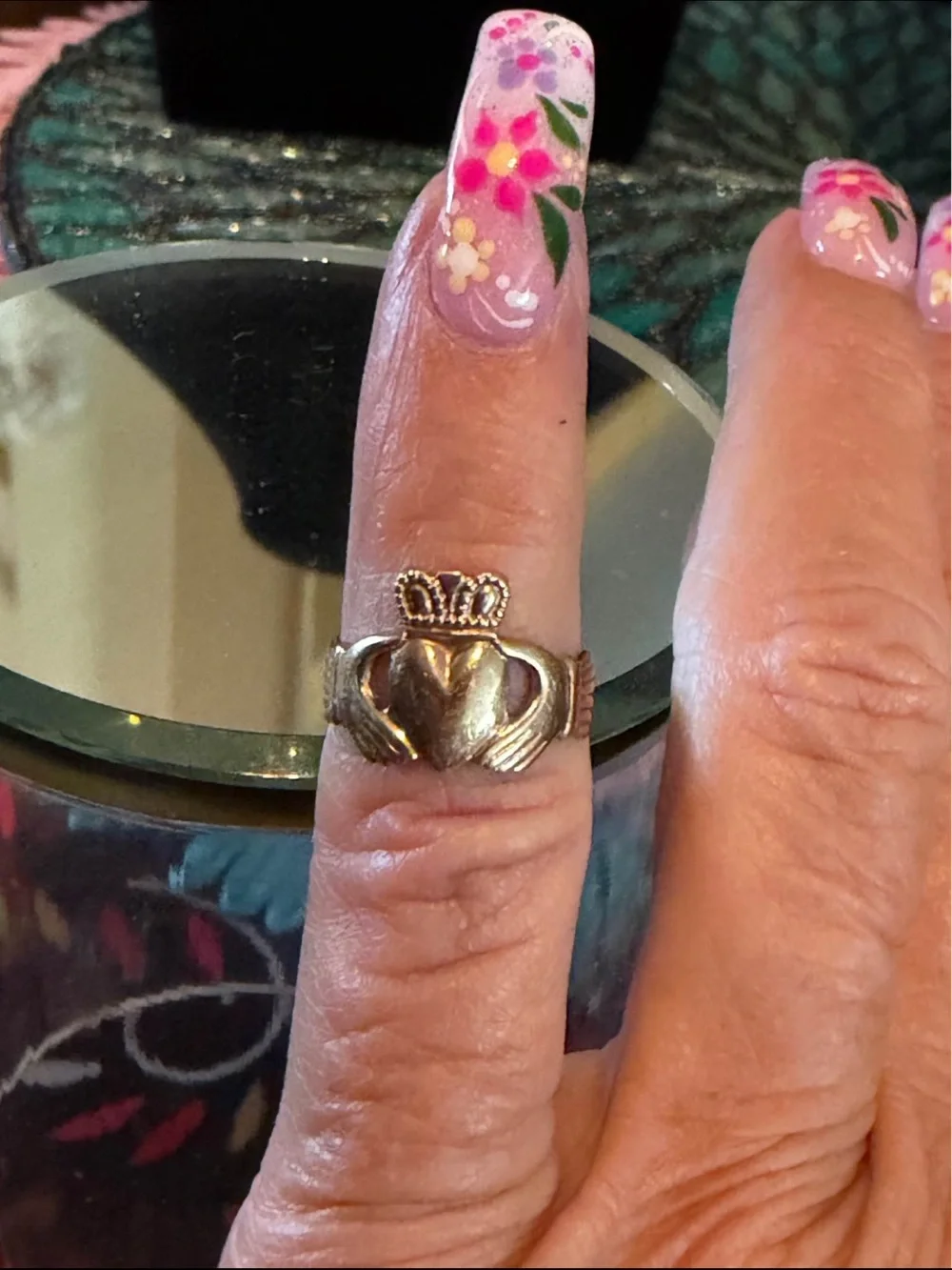 Vintage Women’s Gold Claddagh Ring